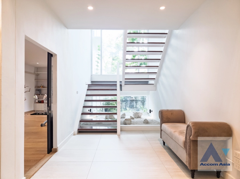 14  4 br House for rent and sale in Sukhumvit ,Bangkok BTS Phrom Phong AA41871