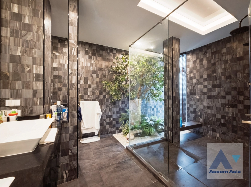 22  4 br House for rent and sale in Sukhumvit ,Bangkok BTS Phrom Phong AA41871