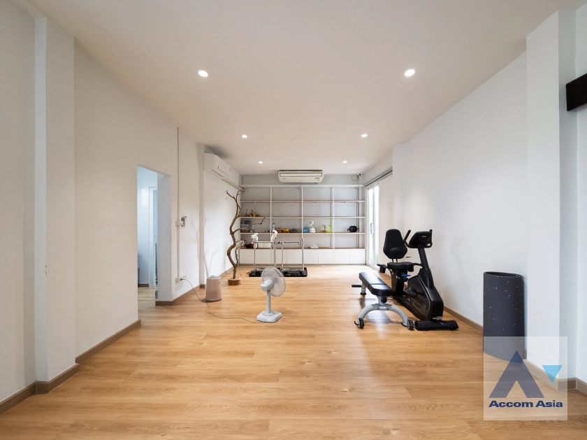 32  4 br House for rent and sale in Sukhumvit ,Bangkok BTS Phrom Phong AA41871