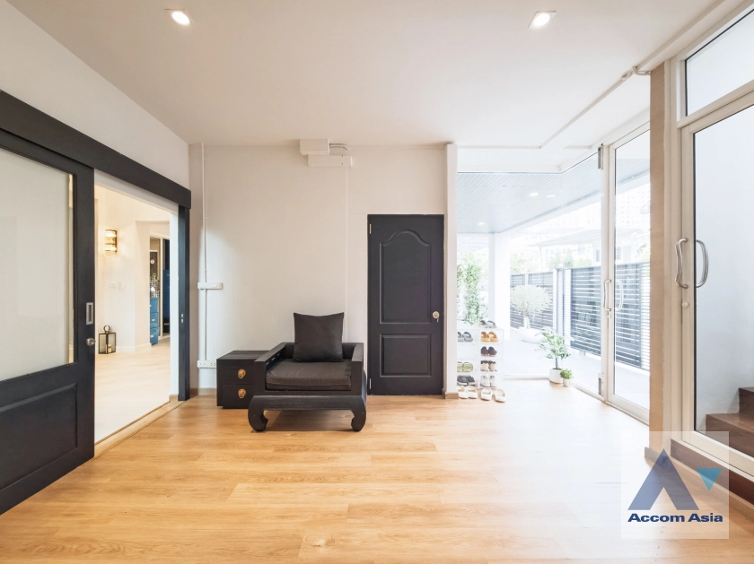 33  4 br House for rent and sale in Sukhumvit ,Bangkok BTS Phrom Phong AA41871