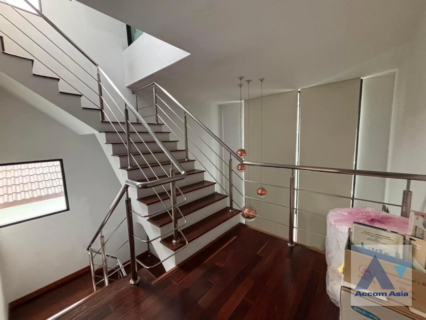 unit 5 Bedrooms  Townhouse For Rent in Sukhumvit, Bangkok  near BTS Thong Lo (AA41874)