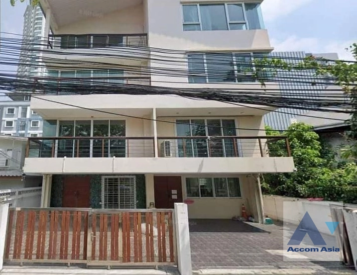  2  6 br House For Rent in Sathorn ,Bangkok BTS Chong Nonsi AA41877