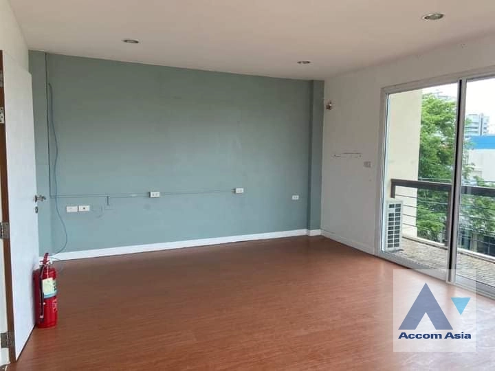 unit 6 Bedrooms  House For Rent in Sathorn, Bangkok  near BTS Chong Nonsi (AA41877)