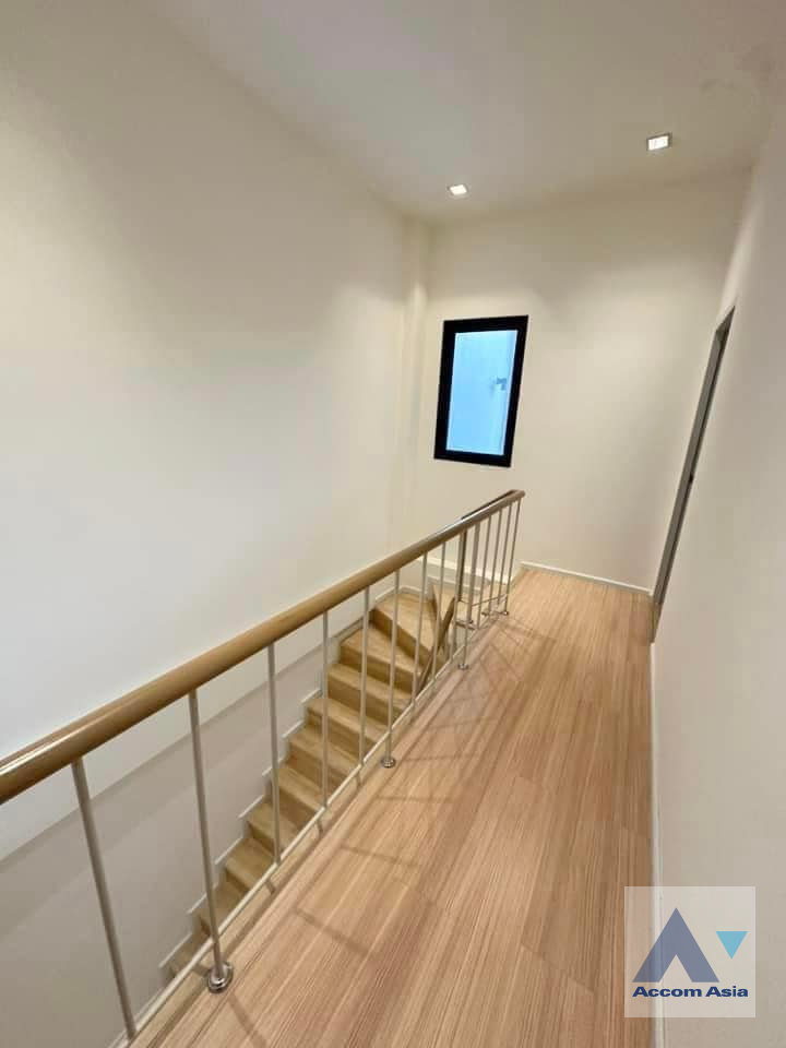 6  4 br Townhouse For Rent in Samutprakan ,Samutprakan  at Y Residence Sukhumvit 113 AA41880