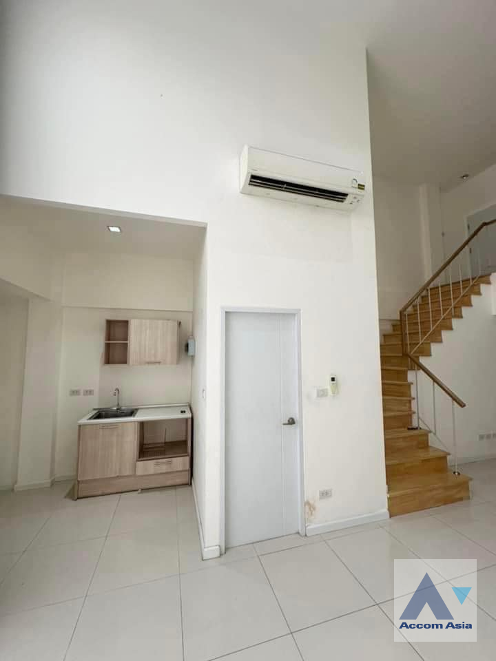 unitPet friendly |  4 Bedrooms  Townhouse For Rent in Samutprakan, Samutprakan  (AA41880)