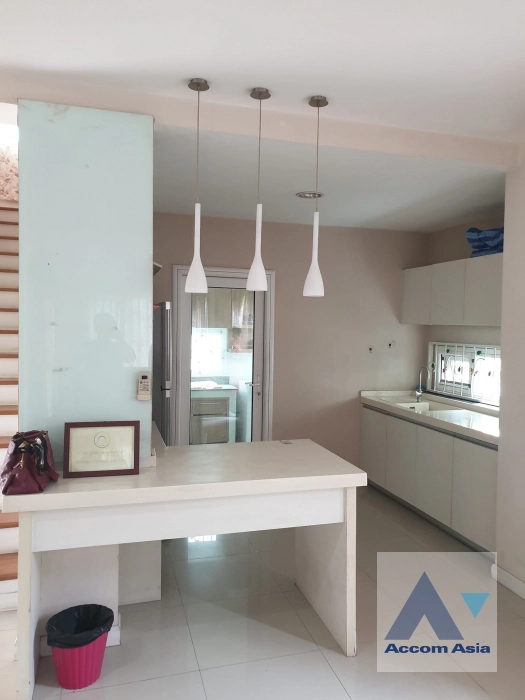 unit 3 Bedrooms  House For Rent in Samutprakan, Samutprakan  (AA41886)