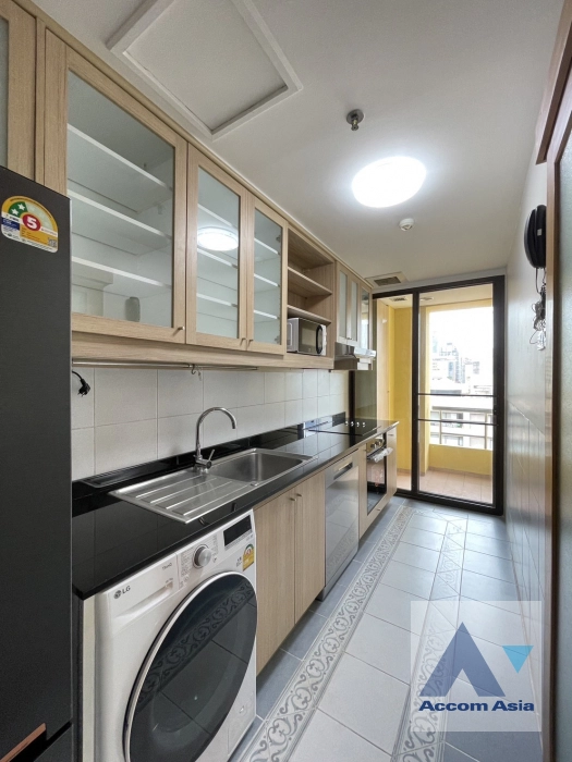 unit 2 Bedrooms  Condominium For Rent in Ploenchit, Bangkok  near BTS Chitlom (AA41887)