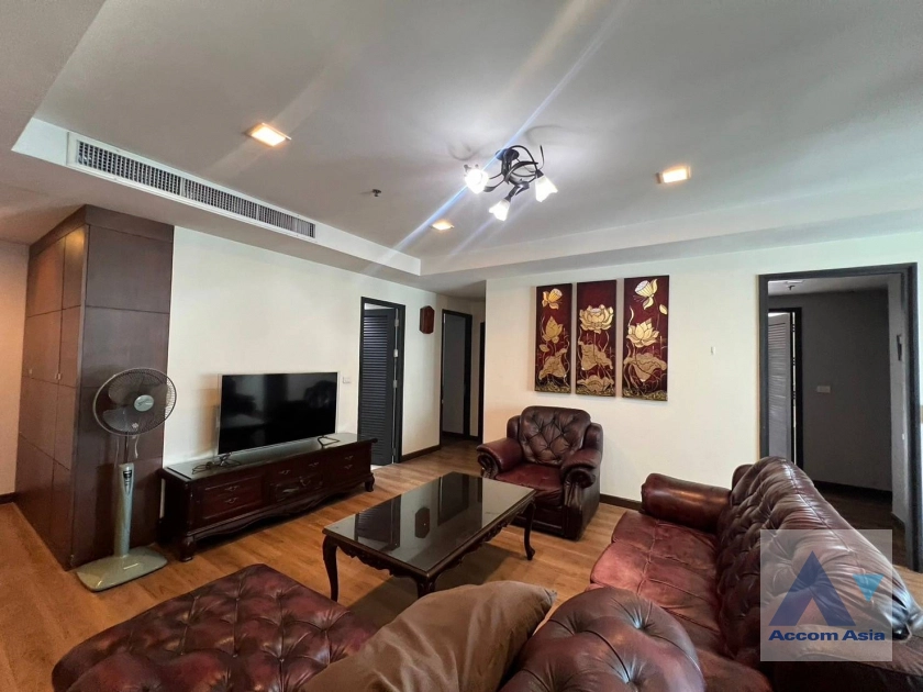unit 3 Bedrooms  Condominium For Rent in Sukhumvit, Bangkok  near BTS Ekkamai (AA41890)