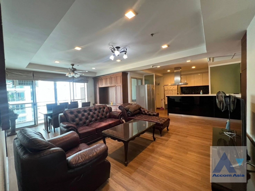 unit 3 Bedrooms  Condominium For Rent in Sukhumvit, Bangkok  near BTS Ekkamai (AA41890)