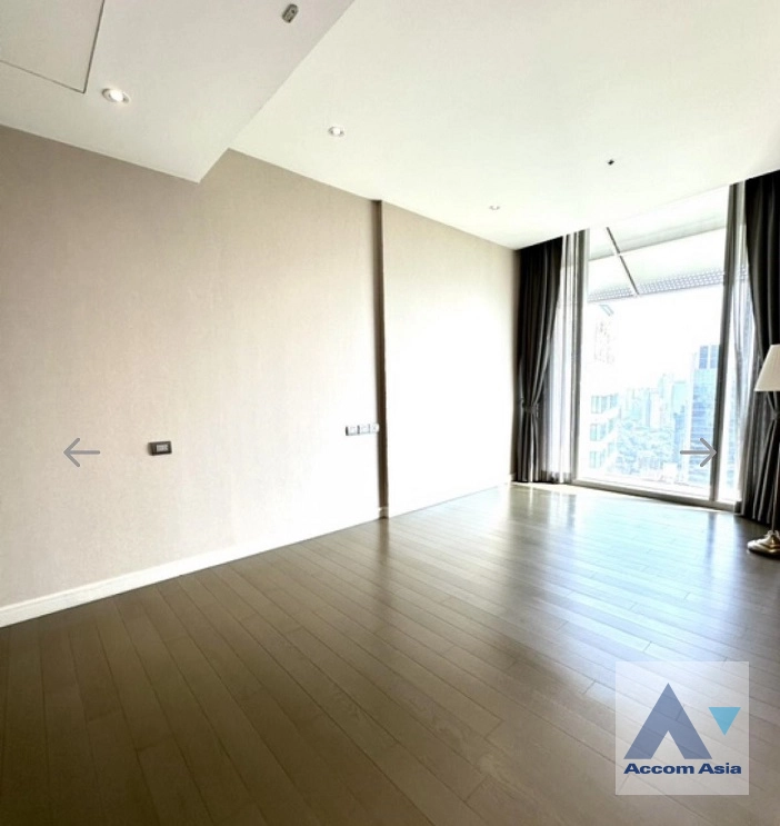 unit 2 Bedrooms  Condominium For Sale in Ploenchit, Bangkok  near BTS Ratchadamri (AA41891)