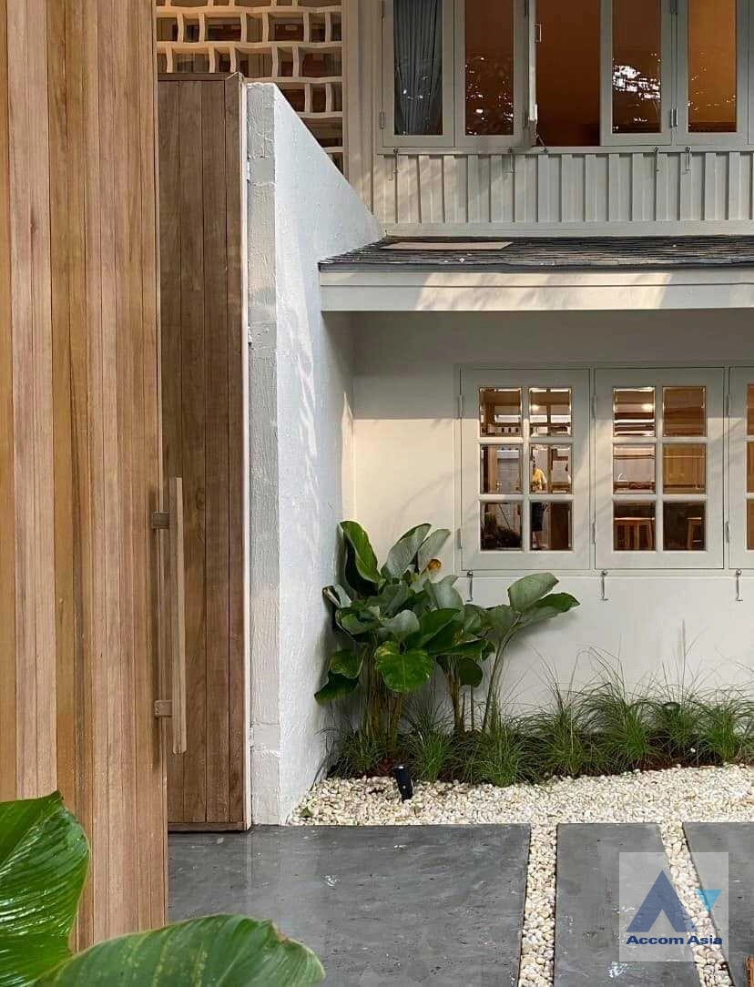 14  2 br House For Rent in Sukhumvit ,Bangkok BTS Phrom Phong AA41892