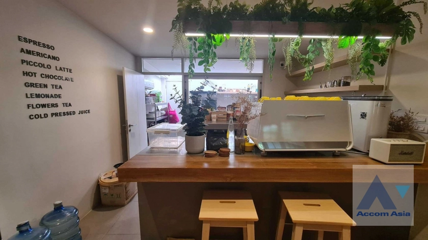 5  2 br House For Rent in Sukhumvit ,Bangkok BTS Phrom Phong AA41892
