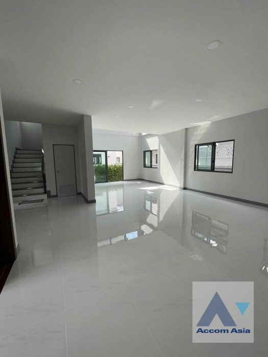 unit 4 Bedrooms  House For Rent in Samutprakan, Samutprakan  near BTS Bang Na (AA41894)