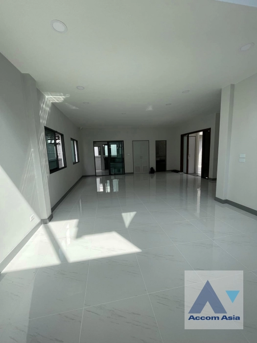 unit 4 Bedrooms  House For Rent in Samutprakan, Samutprakan  near BTS Bang Na (AA41894)