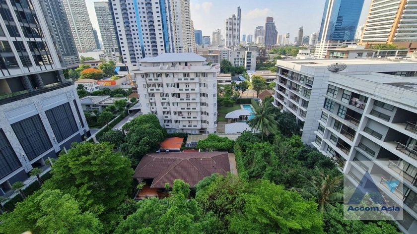 unit 2 Bedrooms  Condominium For Rent in Sukhumvit, Bangkok  near BTS Ekkamai (AA41905)