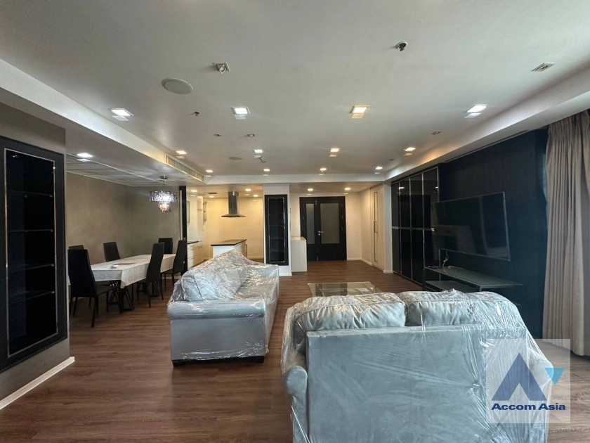 unit 3 Bedrooms  Condominium For Rent in Sukhumvit, Bangkok  near BTS Ekkamai (AA41909)