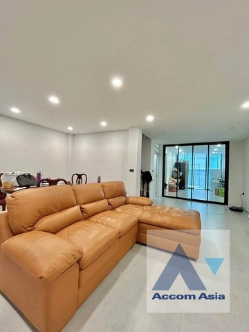 unitHome Office |  6 Bedrooms  House For Rent in Sathorn, Bangkok  near BTS Saphan Taksin (AA41917)