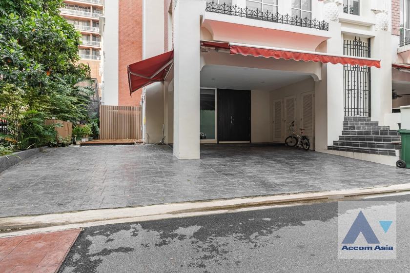 unitElegant classic-modern home in Baan Klang Krung Thonglor, thoughtfully designed for family living (AA41925) 