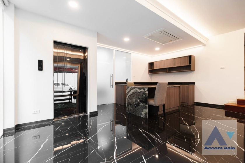9  4 br House for rent and sale in Sukhumvit ,Bangkok BTS Thong Lo at Baan Klang Krung Thonglor AA41925