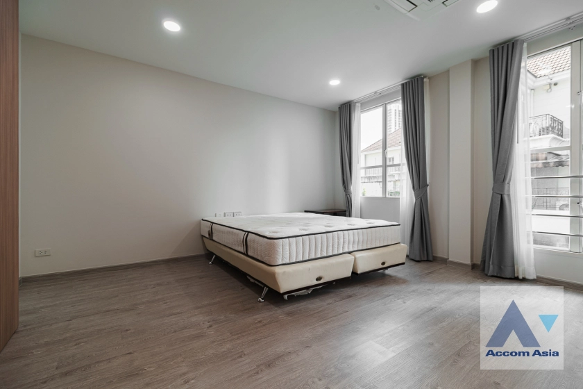 25  4 br House for rent and sale in Sukhumvit ,Bangkok BTS Thong Lo at Baan Klang Krung Thonglor AA41925