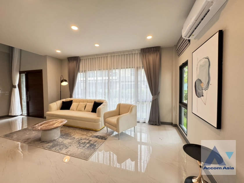 unitFully Furnished |  4 Bedrooms  House For Rent in Samutprakan, Samutprakan  near BTS Bang Na (AA41936)