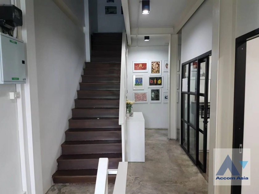  1  Shophouse for rent and sale in Silom ,Bangkok BTS Sala Daeng AA41949
