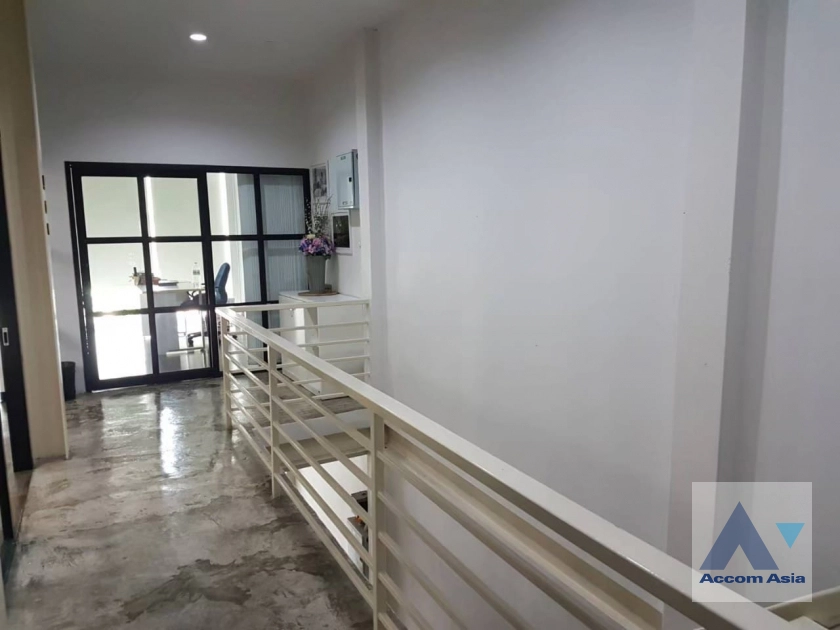 5  Shophouse for rent and sale in Silom ,Bangkok BTS Sala Daeng AA41949
