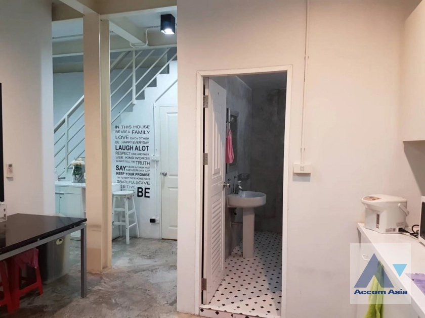 10  Shophouse for rent and sale in Silom ,Bangkok BTS Sala Daeng AA41949
