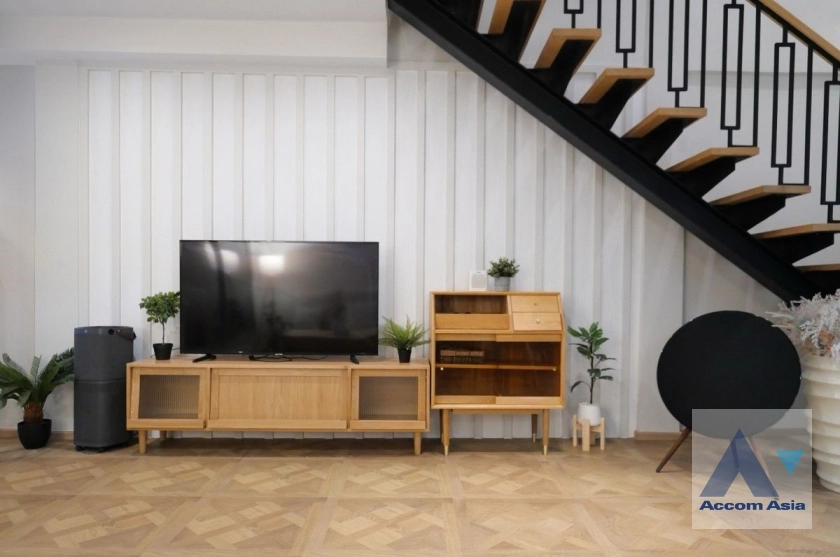 18  3 br Townhouse for rent and sale in Sukhumvit ,Bangkok BTS Phra khanong AA41951