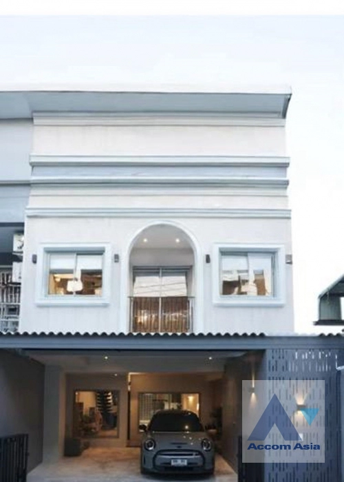  2  3 br Townhouse for rent and sale in Sukhumvit ,Bangkok BTS Phra khanong AA41951
