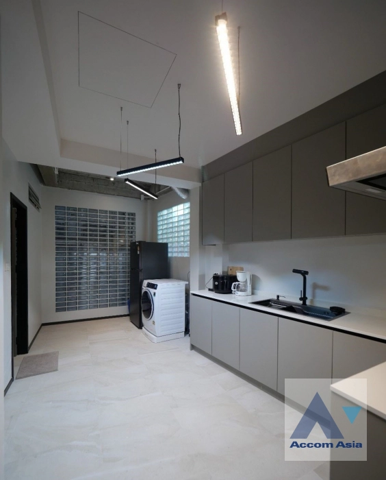 9  3 br Townhouse for rent and sale in Sukhumvit ,Bangkok BTS Phra khanong AA41951