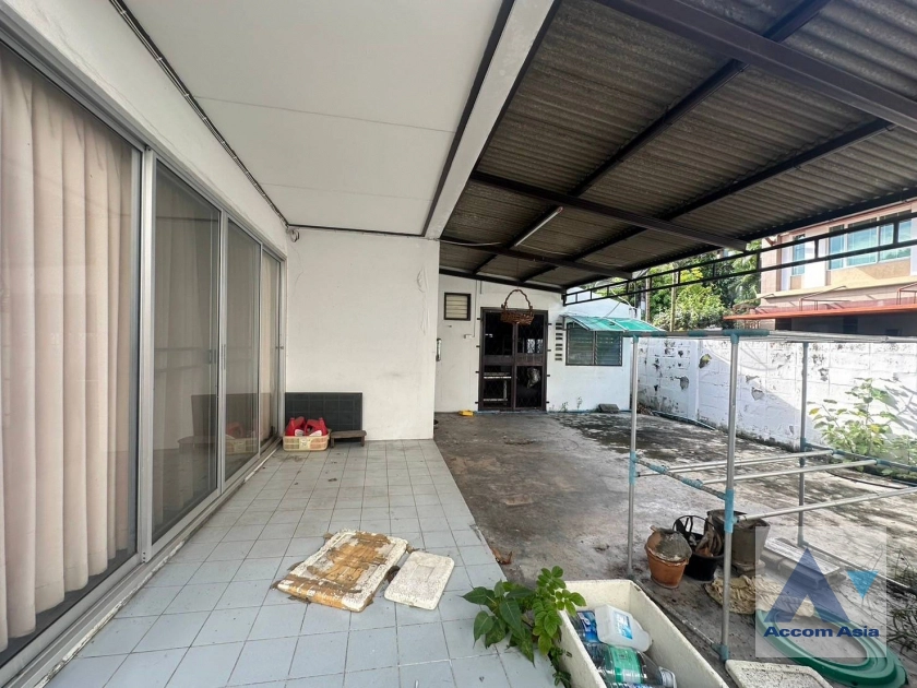 15  3 br House For Sale in Pattanakarn ,Bangkok BTS On Nut at Panya Pattanakarn Village AA41965
