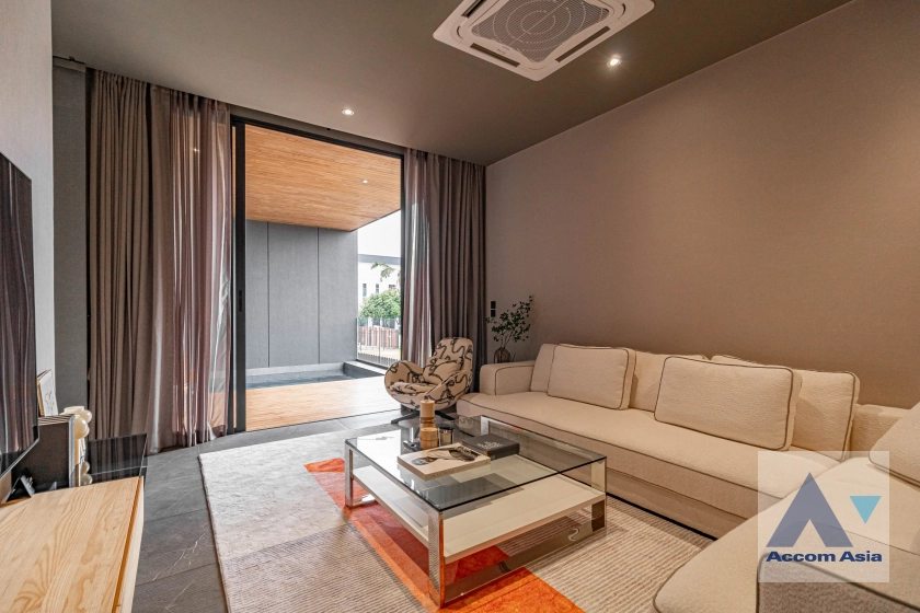 unitPrivate Swimming Pool |  4 Bedrooms  House For Sale in Phaholyothin, Bangkok  (AA41981)