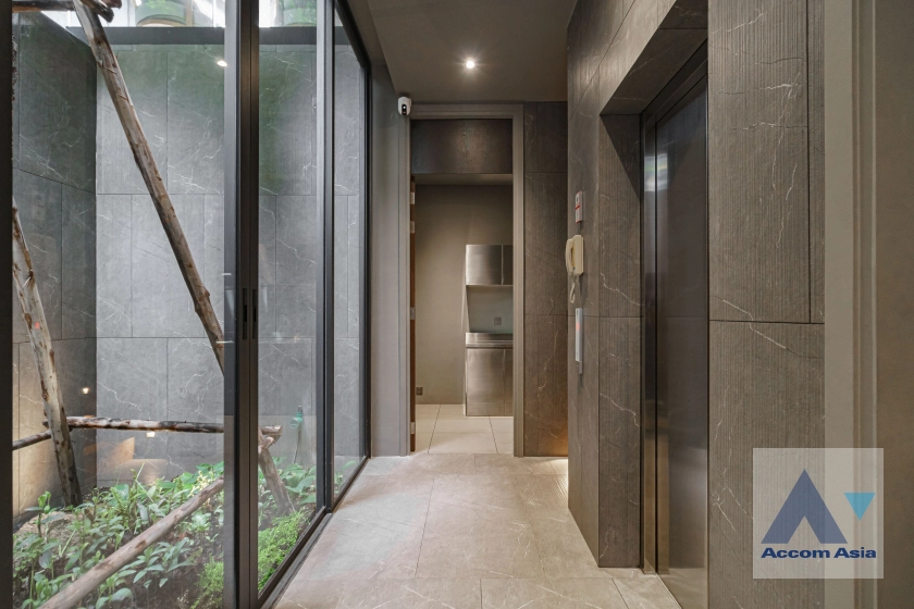 unitPrivate Swimming Pool |  4 Bedrooms  House For Sale in Phaholyothin, Bangkok  (AA41981)