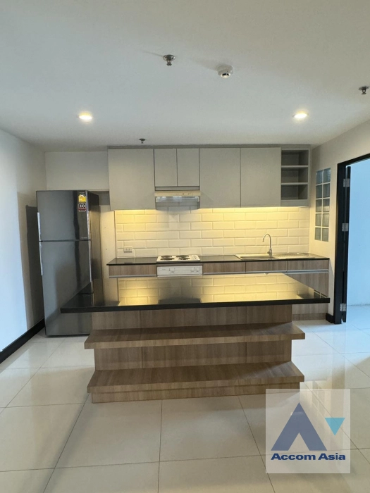 4  2 br Apartment For Rent in Sukhumvit ,Bangkok BTS Ekkamai at High-Rise Living with a Large Balcony Apartment in Ekkamai AA41988