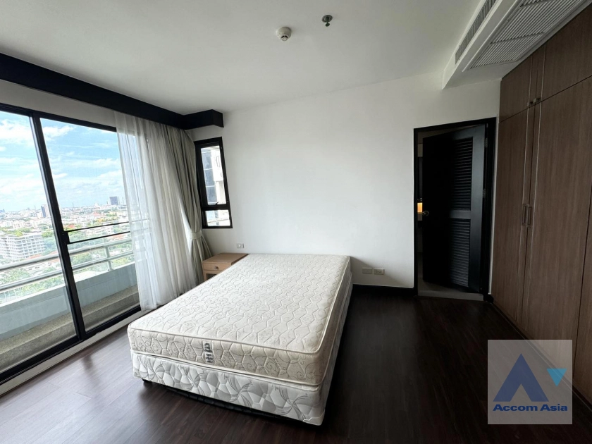 6  2 br Apartment For Rent in Sukhumvit ,Bangkok BTS Ekkamai at High-Rise Living with a Large Balcony Apartment in Ekkamai AA41988
