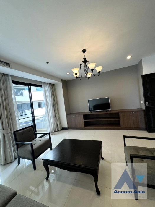 unit 2 Bedrooms  Apartment For Rent in Sukhumvit, Bangkok  near BTS Ekkamai (AA41988)