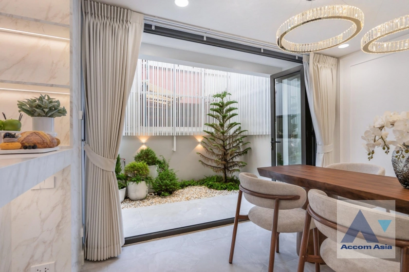 5  4 br Townhouse For Rent in Sukhumvit ,Bangkok BTS Phra khanong at Moo Baan Klongtan Nivet AA41991