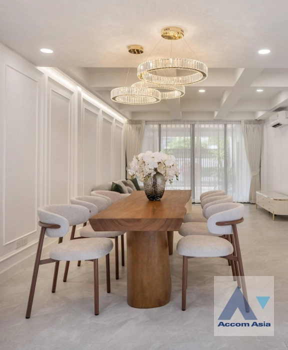 unitNewly renovated |  4 Bedrooms  Townhouse For Rent in Sukhumvit, Bangkok  near BTS Phra khanong (AA41991)
