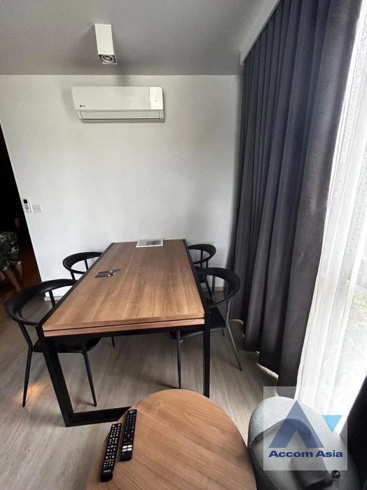 unit 2 Bedrooms  Condominium For Rent in Ploenchit, Bangkok  near BTS Ploenchit (AA41993)