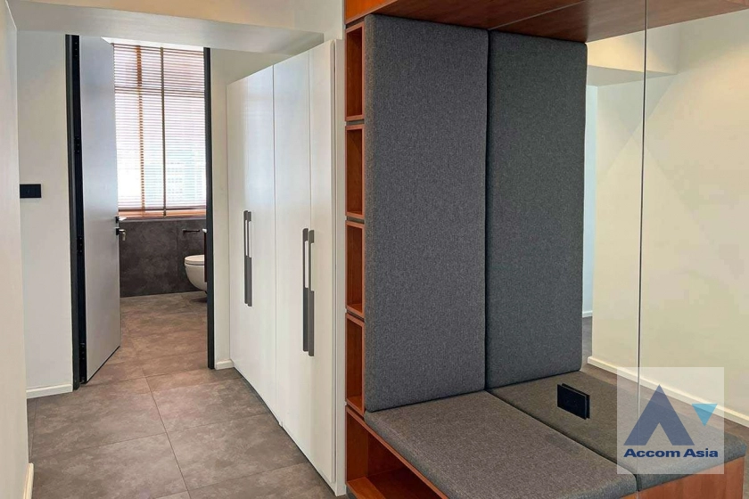 11  1 br Condominium For Sale in Silom ,Bangkok BTS Chong Nonsi at Diamond Tower AA41994