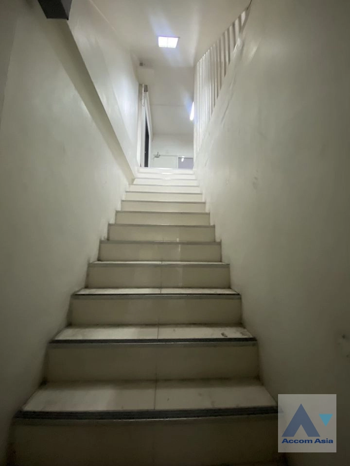 6  Building For Rent in Sukhumvit ,Bangkok BTS Udomsuk AA42010