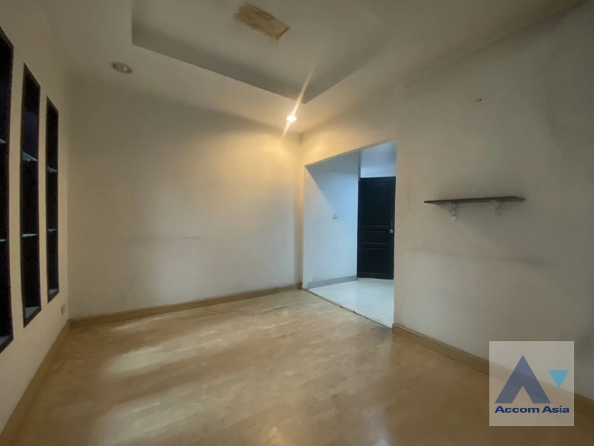 10  Building For Rent in Sukhumvit ,Bangkok BTS Udomsuk AA42010