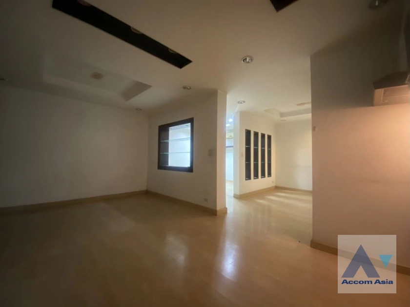 25  Building For Rent in Sukhumvit ,Bangkok BTS Udomsuk AA42010