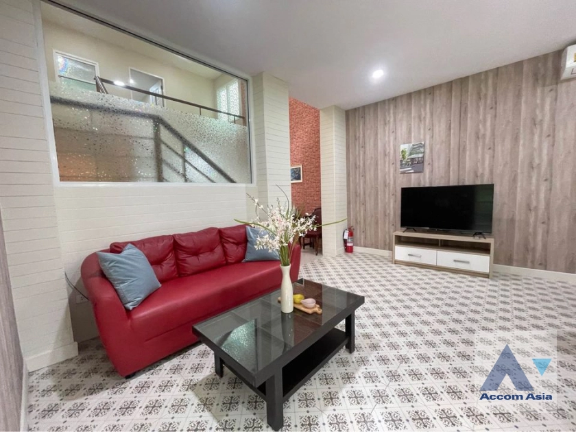 Pet friendly |  Greenery Space In Bangkok Apartment  2 Bedroom for Rent BTS Thong Lo in Sukhumvit Bangkok