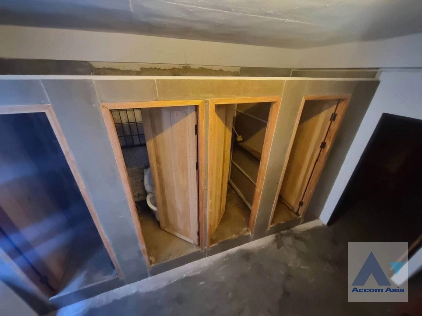 9  Building For Rent in Sukhumvit ,Bangkok BTS Phrom Phong AA42012