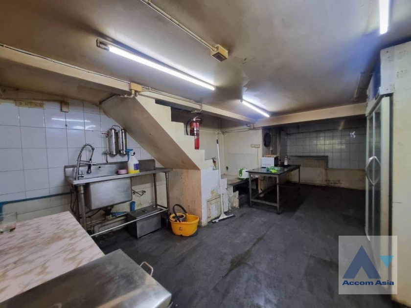 7  Building For Rent in Sukhumvit ,Bangkok BTS Phrom Phong AA42012