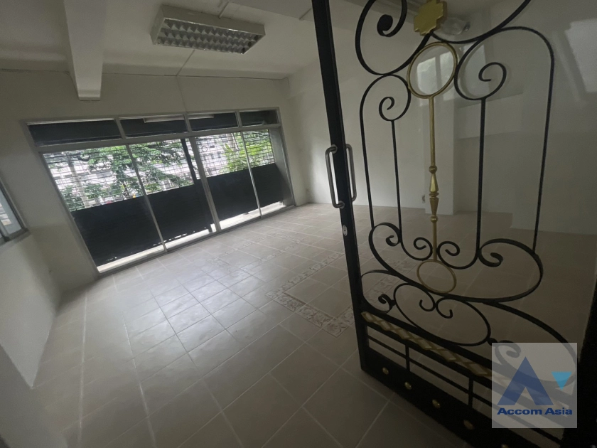 11  Building For Rent in Sathorn ,Bangkok BTS Chong Nonsi AA42014