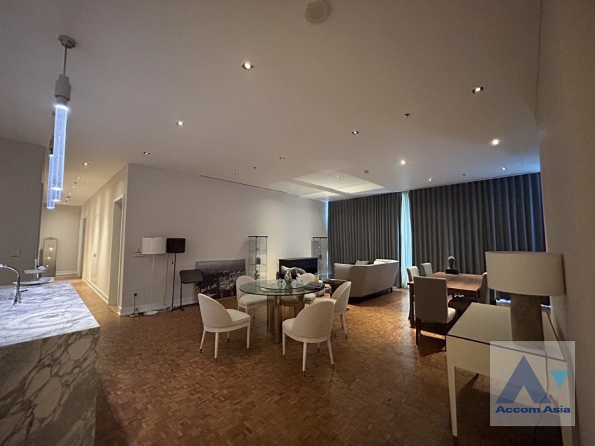 unit 3 Bedrooms  Condominium For Rent in Silom, Bangkok  near BTS Chong Nonsi (AA42034)