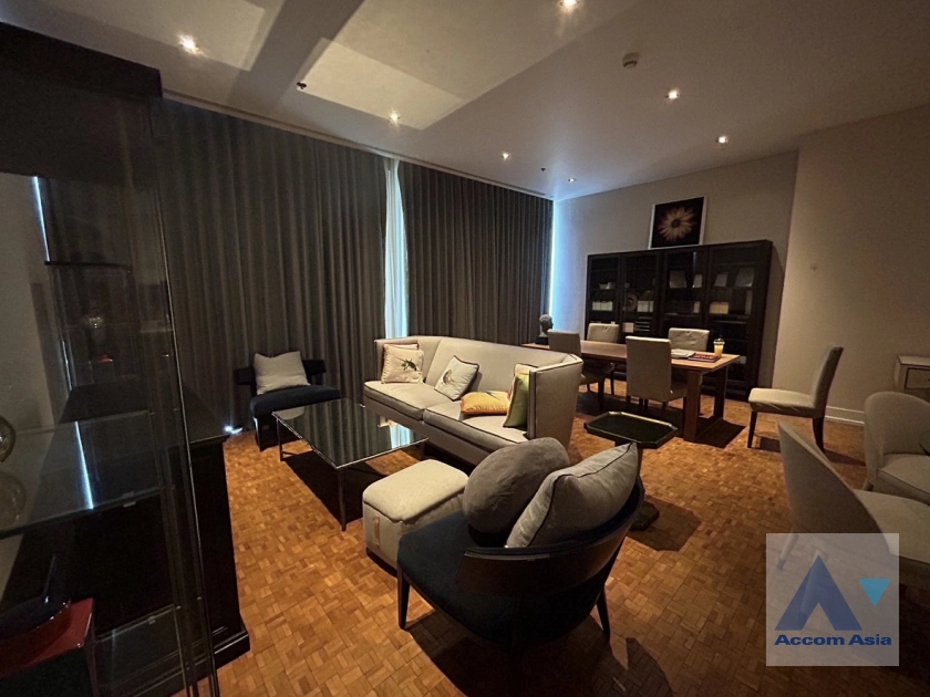 unit 3 Bedrooms  Condominium For Rent in Silom, Bangkok  near BTS Chong Nonsi (AA42034)